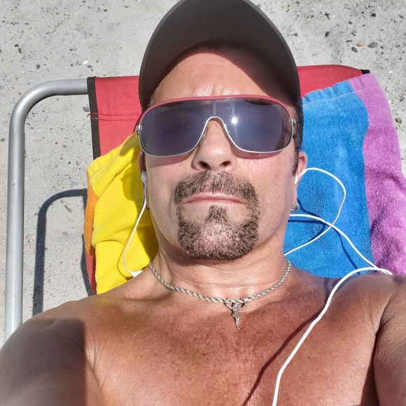 Meet your Posher, Dennis - Picture 3 of 16